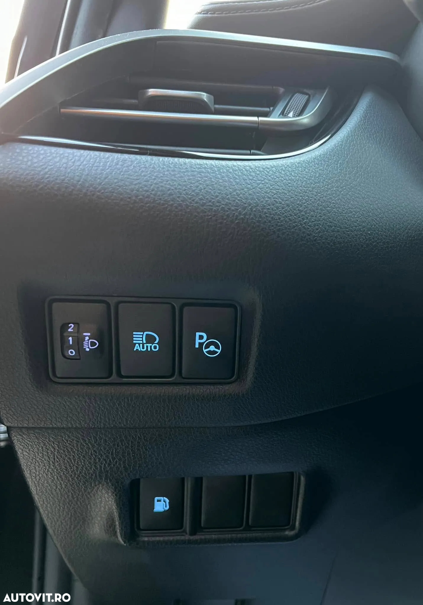 Toyota C-HR Hybrid Lounge - 21