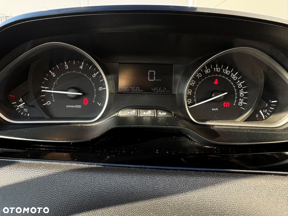 Peugeot 208 1.2 PureTech Active - 10