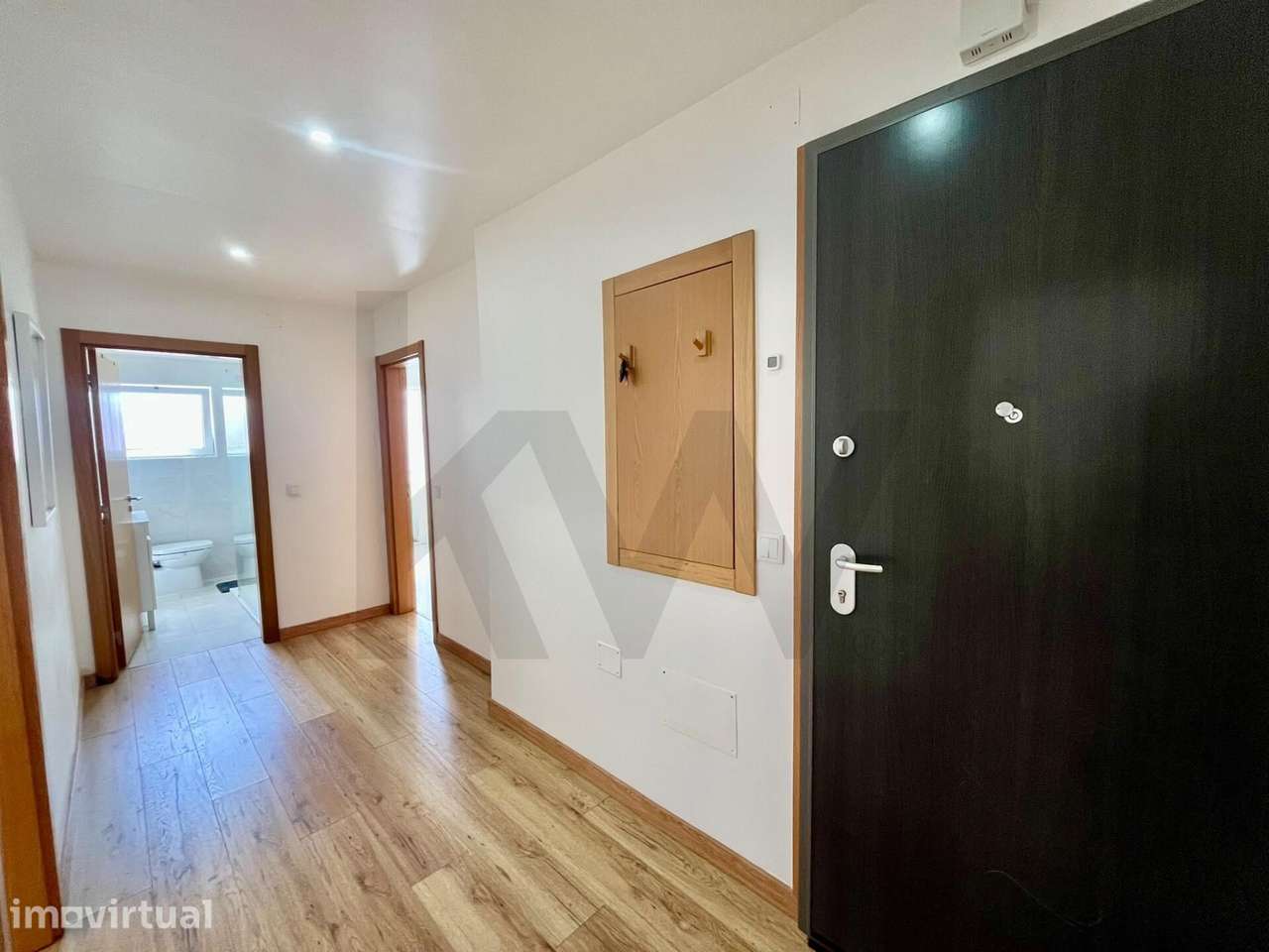 Apartamento T2 totalmente remodelado, equipado e mobilado, pronto a en - Grande imagem: 2/16