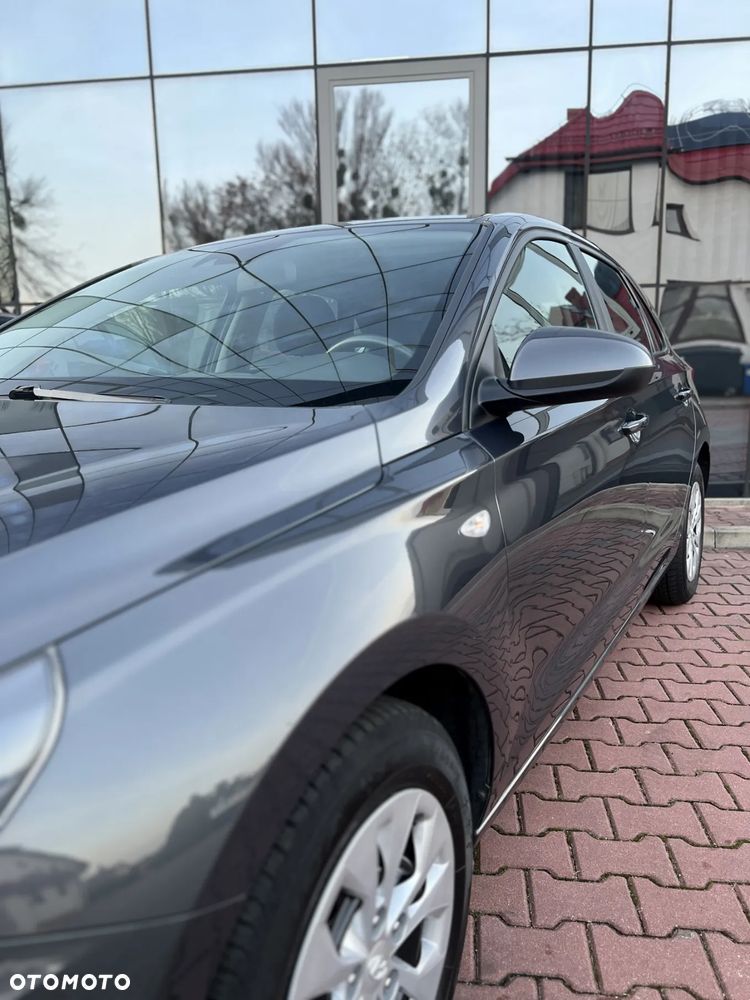 Hyundai i30 1.5 DPI Classic + - 23