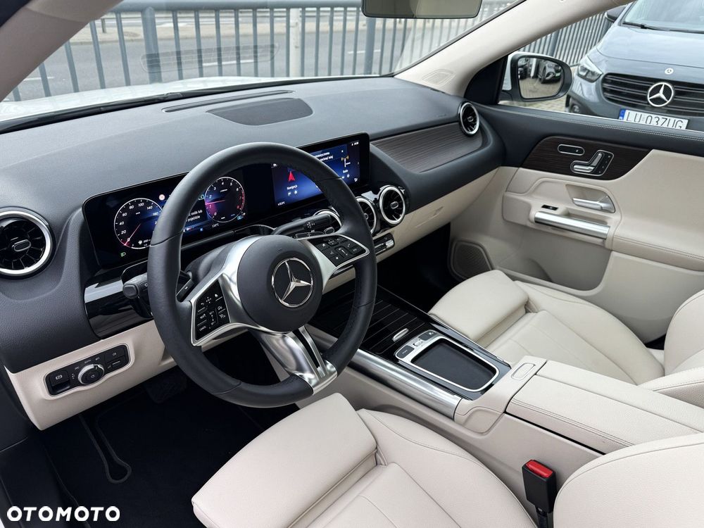 Mercedes-Benz GLA - 13