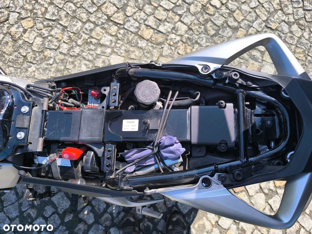 Honda VFR - 12