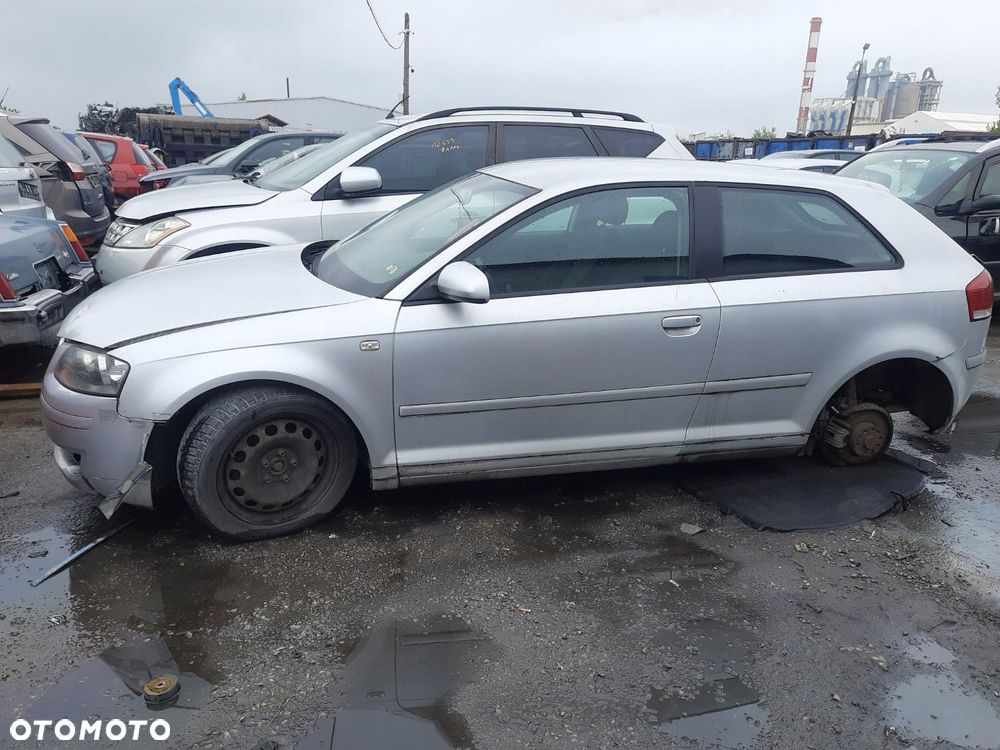Audi A3 8P 1,9 TDI 105KM 77KW 2003-2012 R 3 DRZWI LAK Y7W CZĘŚCI - 4