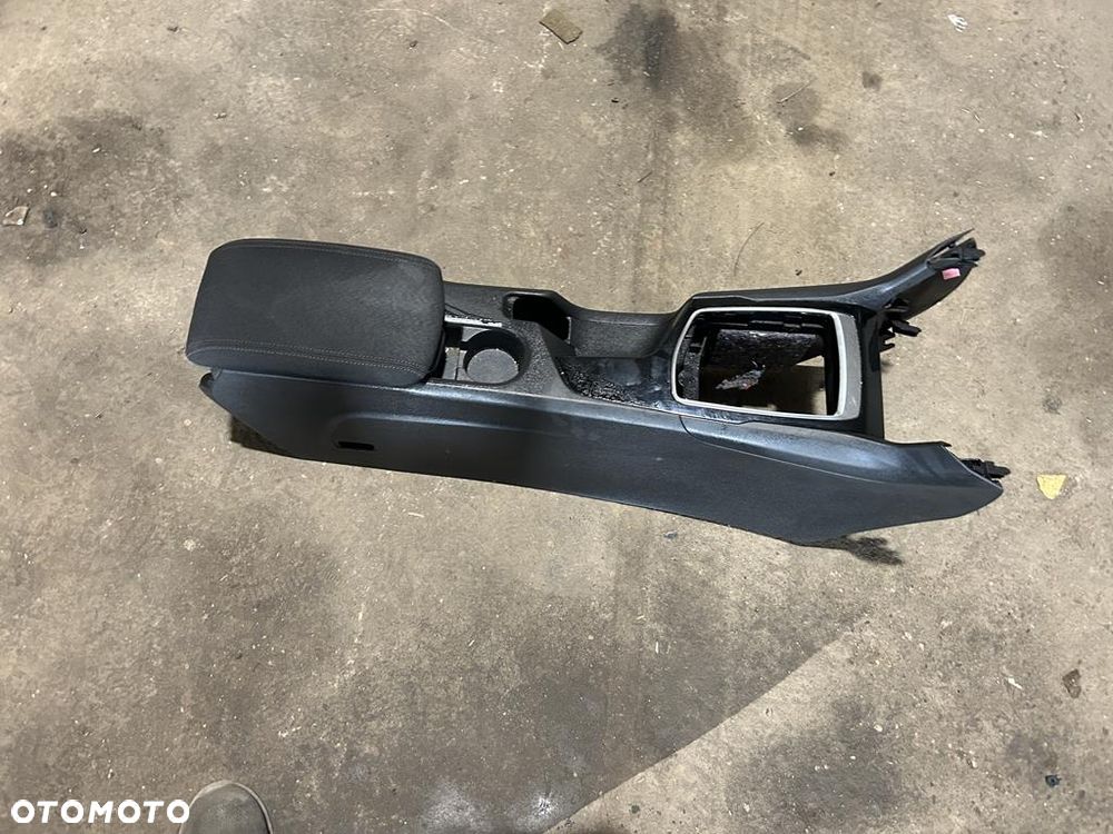 Tunel środkowy podłokietnik Peugeot 308 II T9 - 1