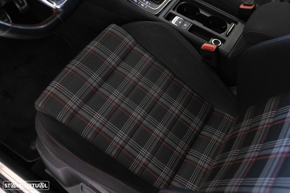 VW Golf GTI 2.0 TSI OPF DSG Performance - 17