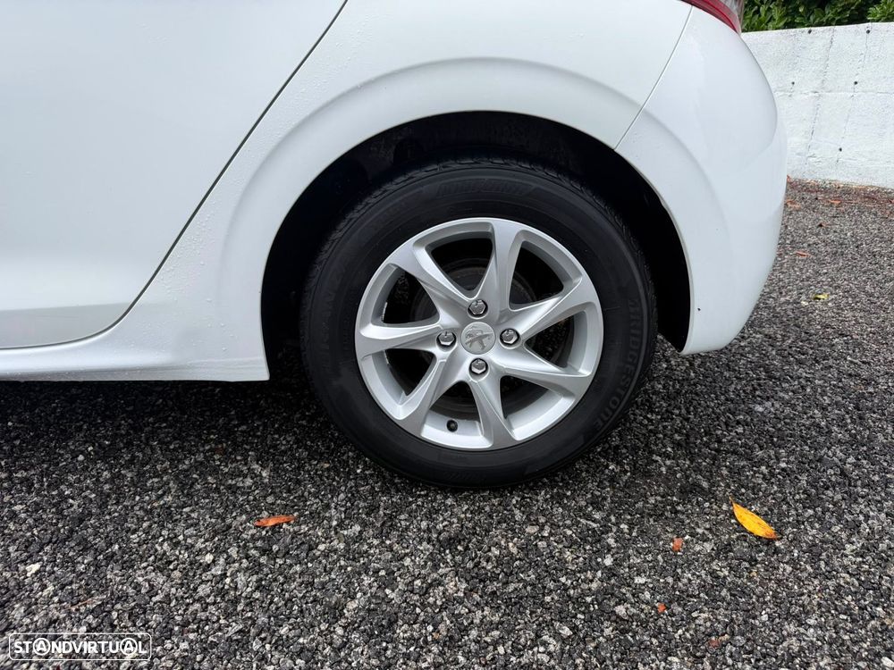 Peugeot 208 1.6 BlueHDi Style - 14