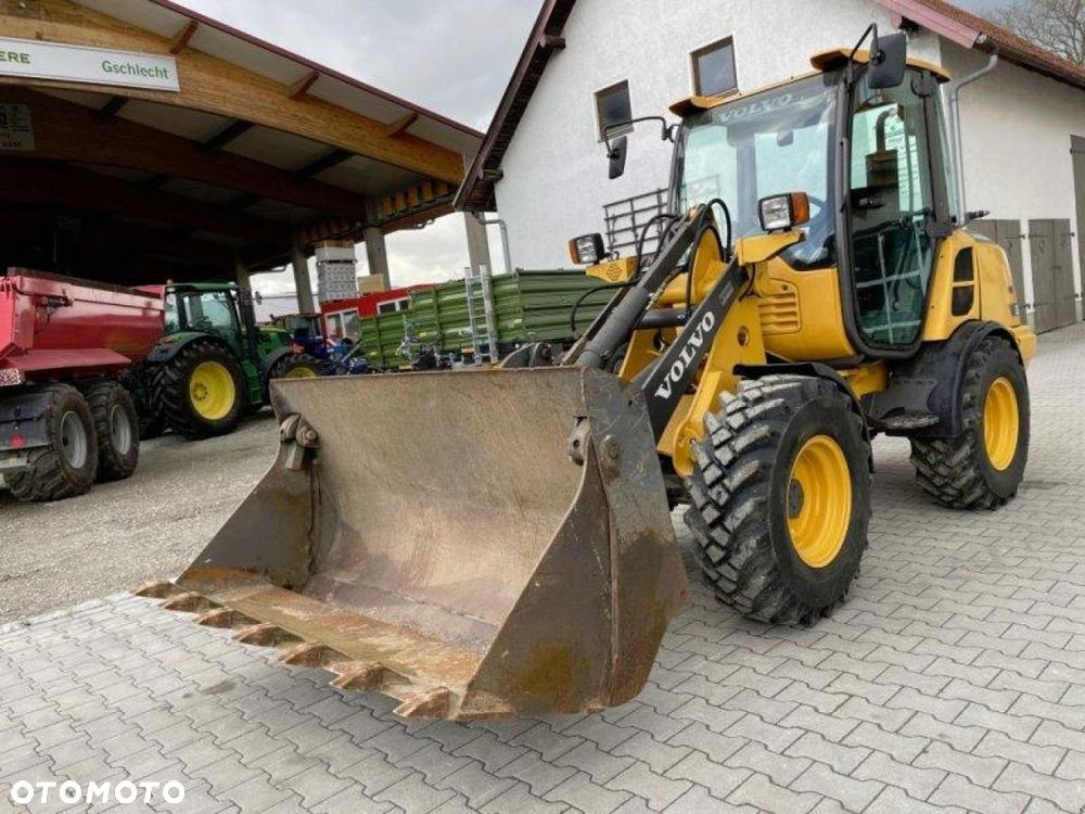 Volvo L25f / ROKU 2011 / łopata 4w1 - 1