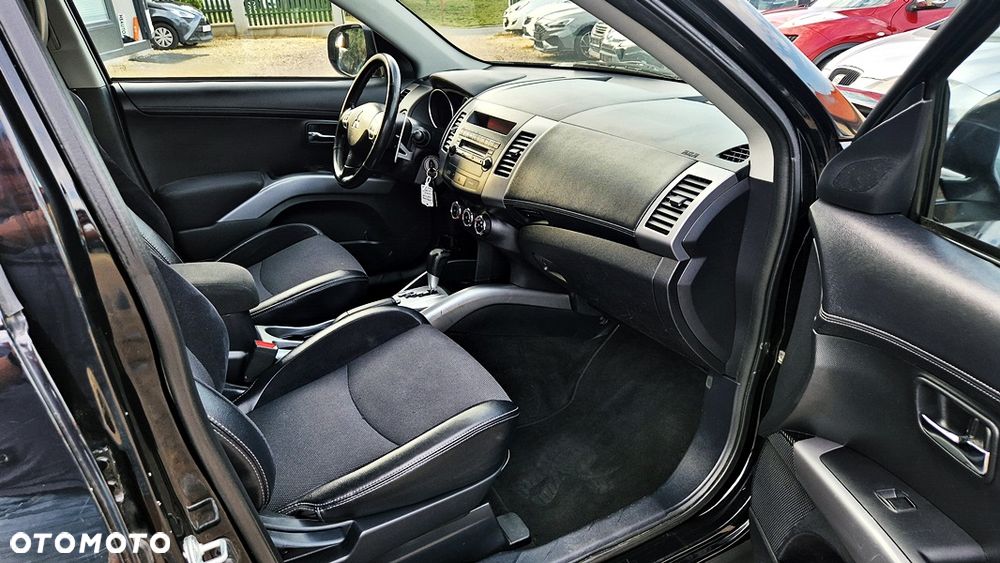 Mitsubishi Outlander 2.0 Intense 2WD EU5 CVT - 34