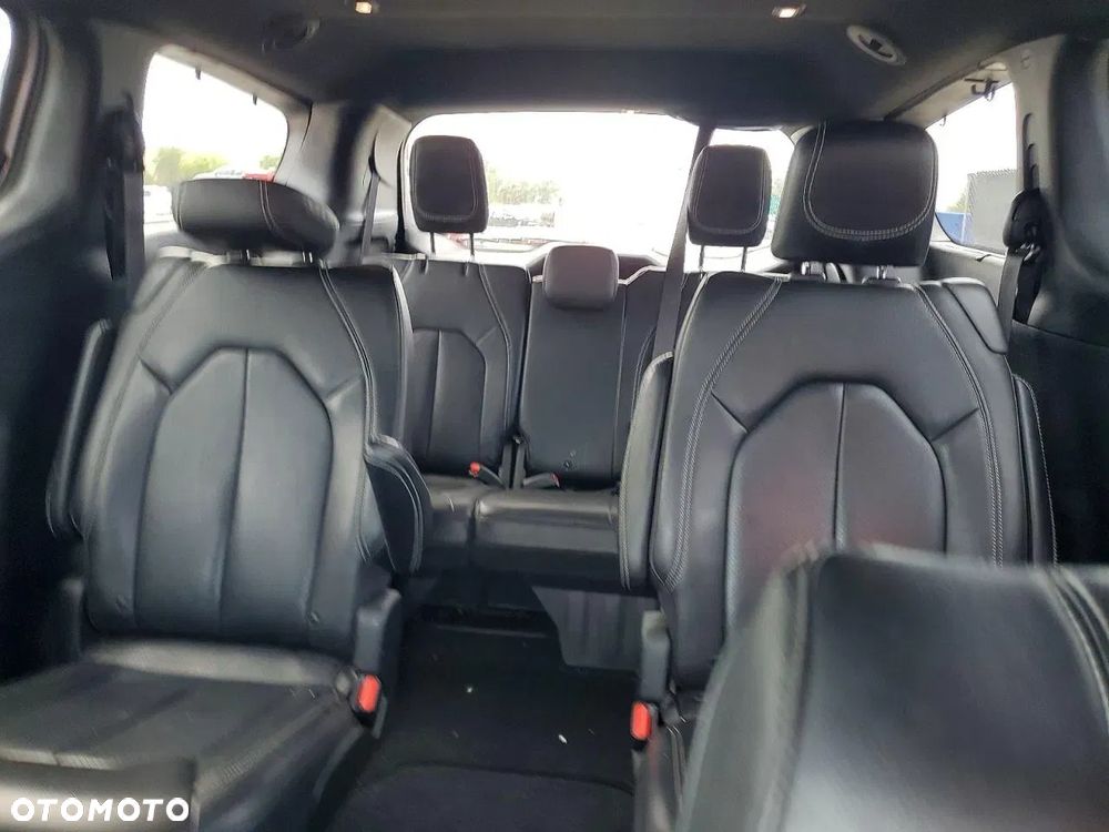 Chrysler Pacifica - 8
