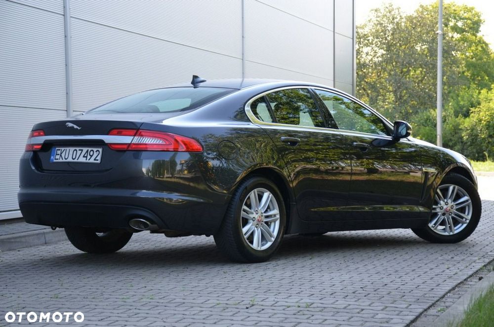 Jaguar XF - 11