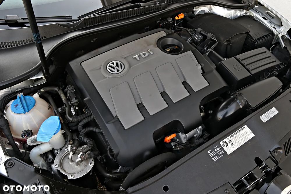 Volkswagen Golf 1.6 TDI DPF BlueMotion Technology Team - 36