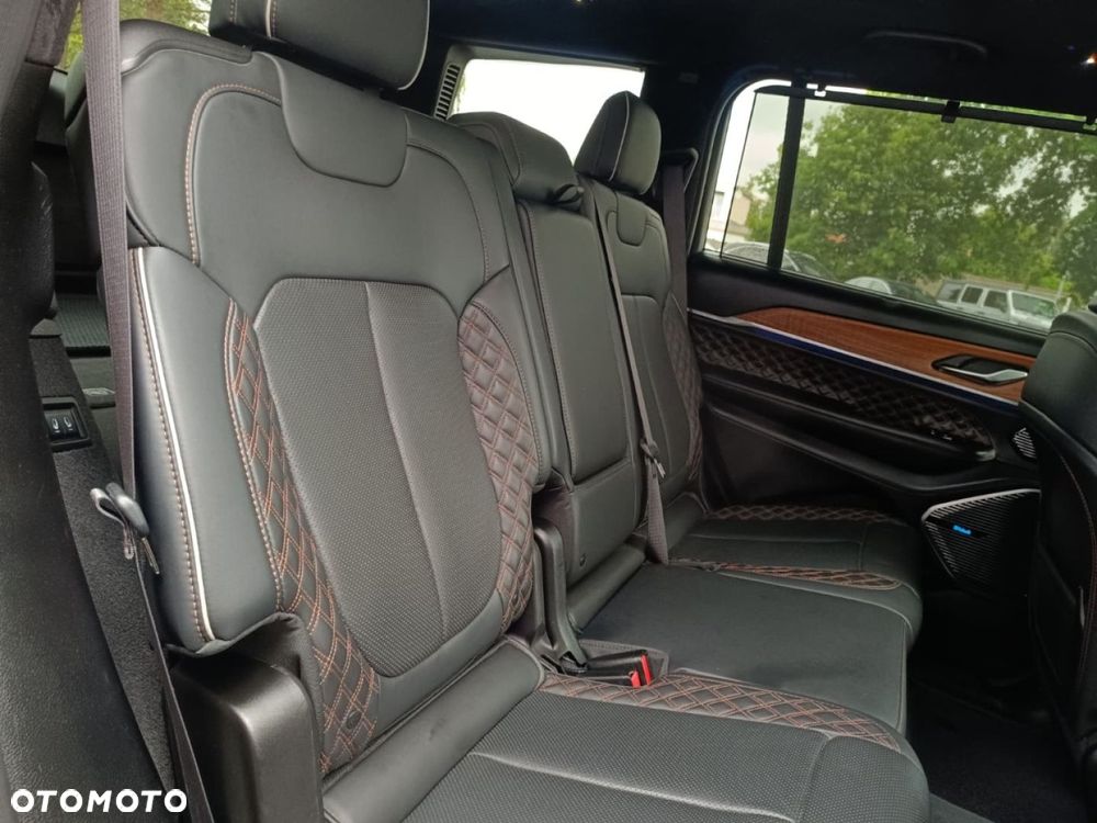 Jeep Grand Cherokee - 26