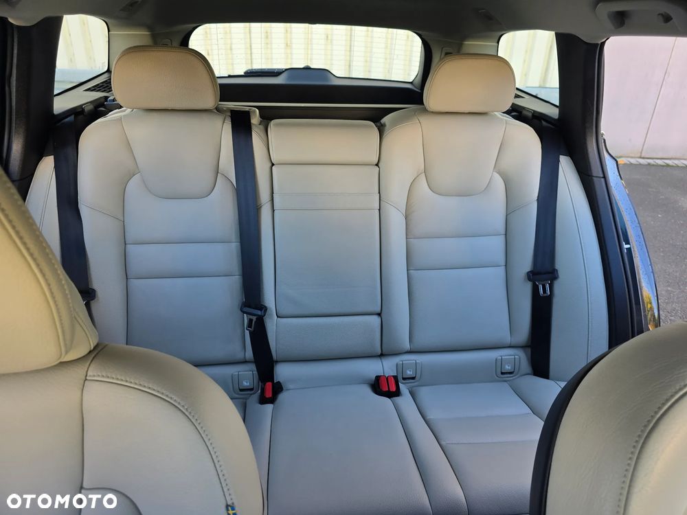 Volvo V60 T4 Momentum Pro - 24