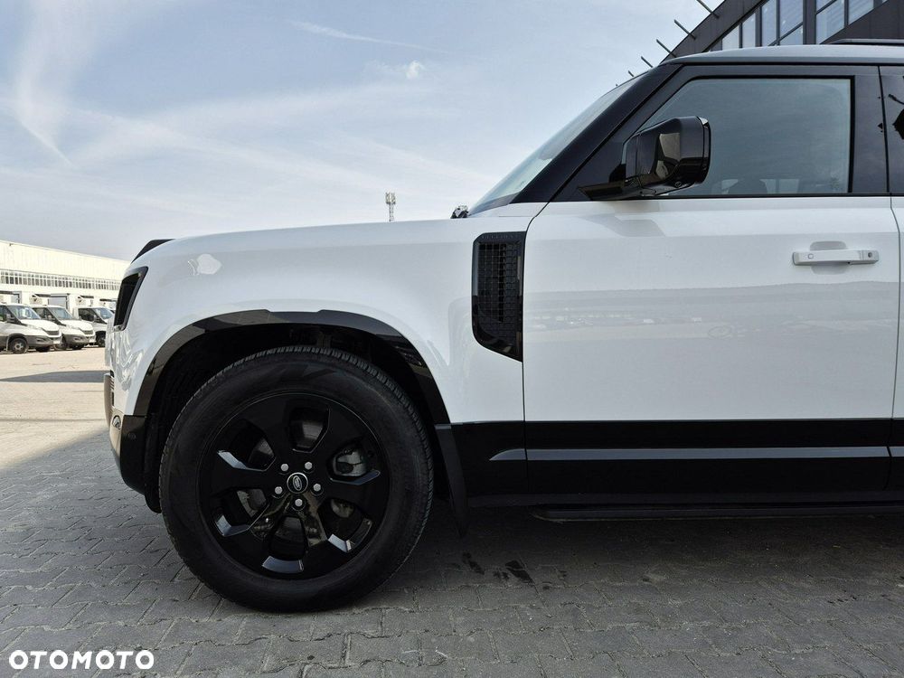 Land Rover Defender - 28