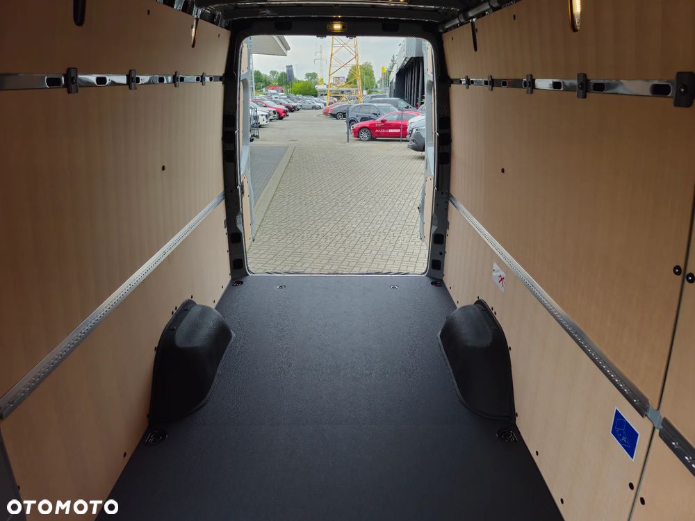 Mercedes-Benz Sprinter - 25