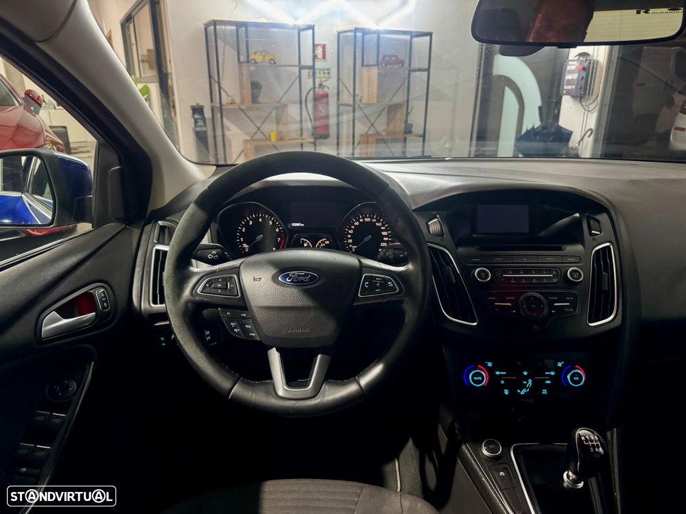 Ford Focus 1.0 EcoBoost S&S TITANIUM - 6