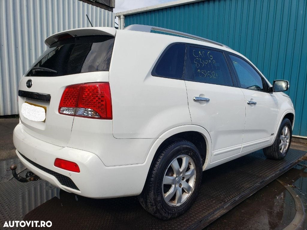 Aripa stanga fata Kia Sorento 2010 SUV 2.2 DOHC - 6
