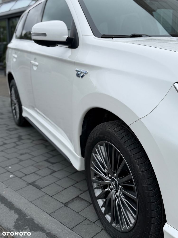 Mitsubishi Outlander 2.4 4WD Top - 26