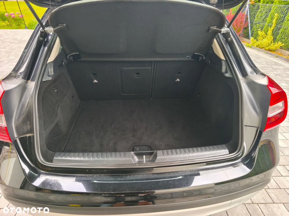 Mercedes-Benz GLA 180 Urban - 24