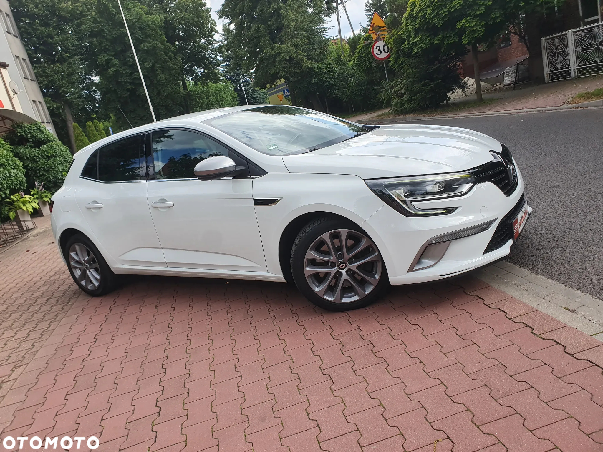 Renault Megane ENERGY TCe 165 EDC GT LINE - 25