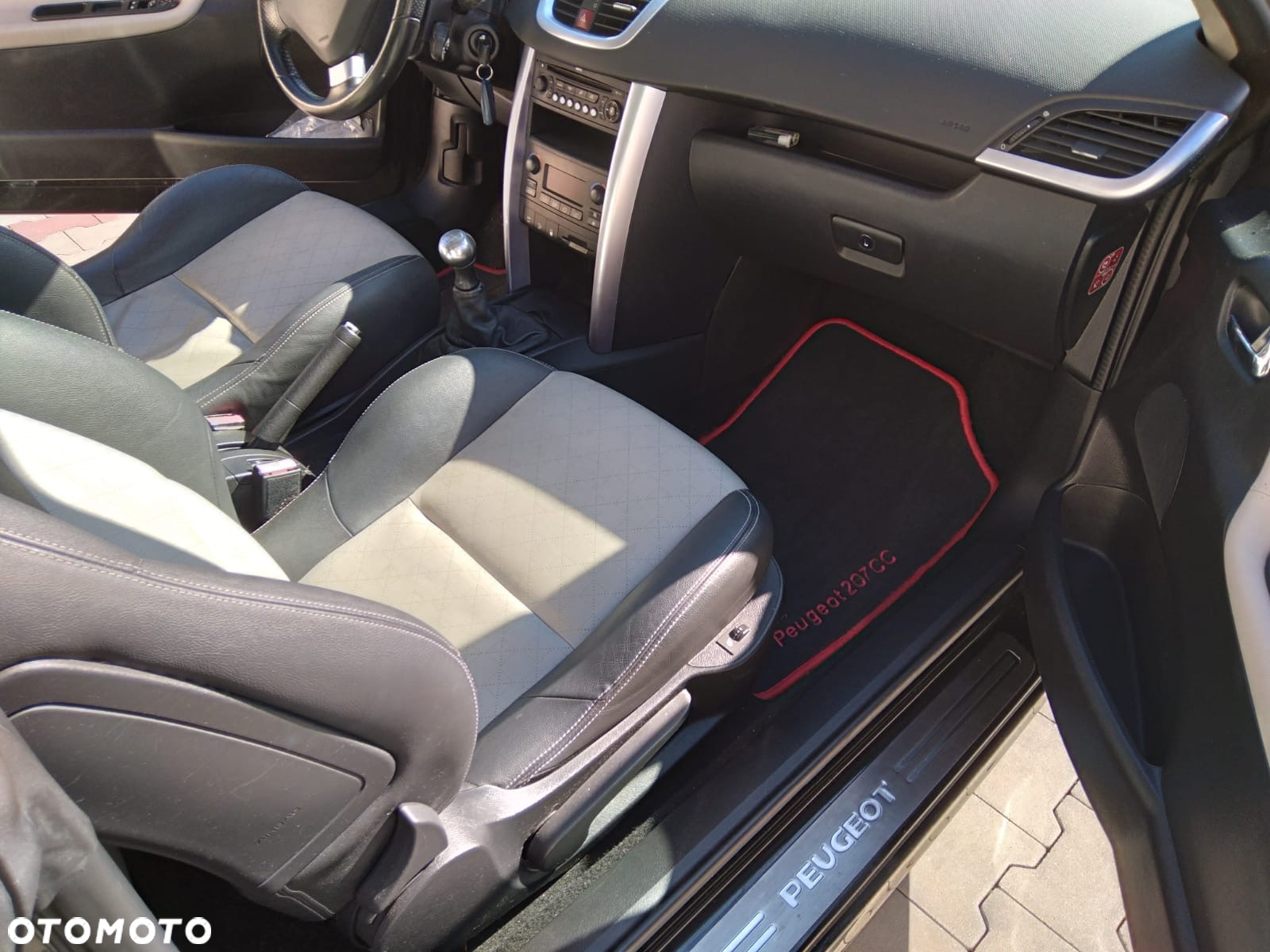 Peugeot 207 CC 1.6 Intense - 11