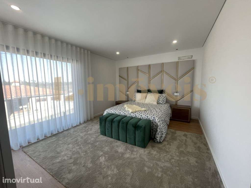 MORADIA T3, NOVA COM PISCINA, EM SANFINS DE FERREIRA - Grande imagem: 4/8