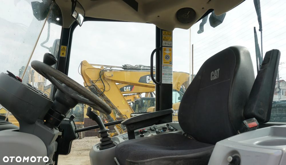 Caterpillar CAT 906 M - 8
