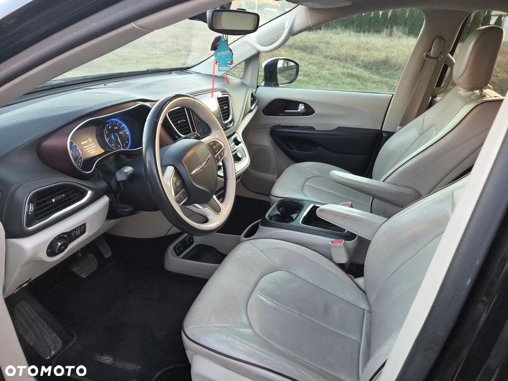 Chrysler Pacifica - 20