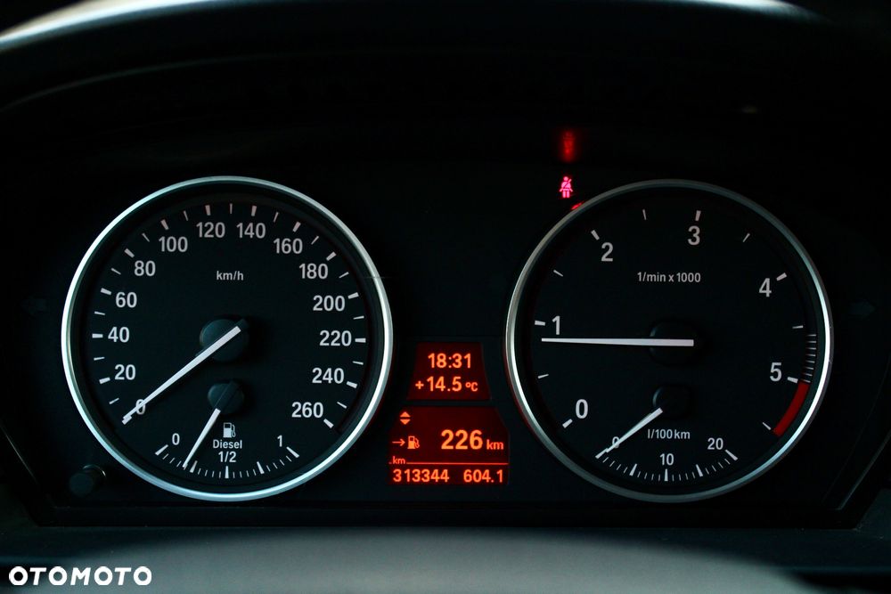 BMW Seria 5 520d Edition Exclusive - 23