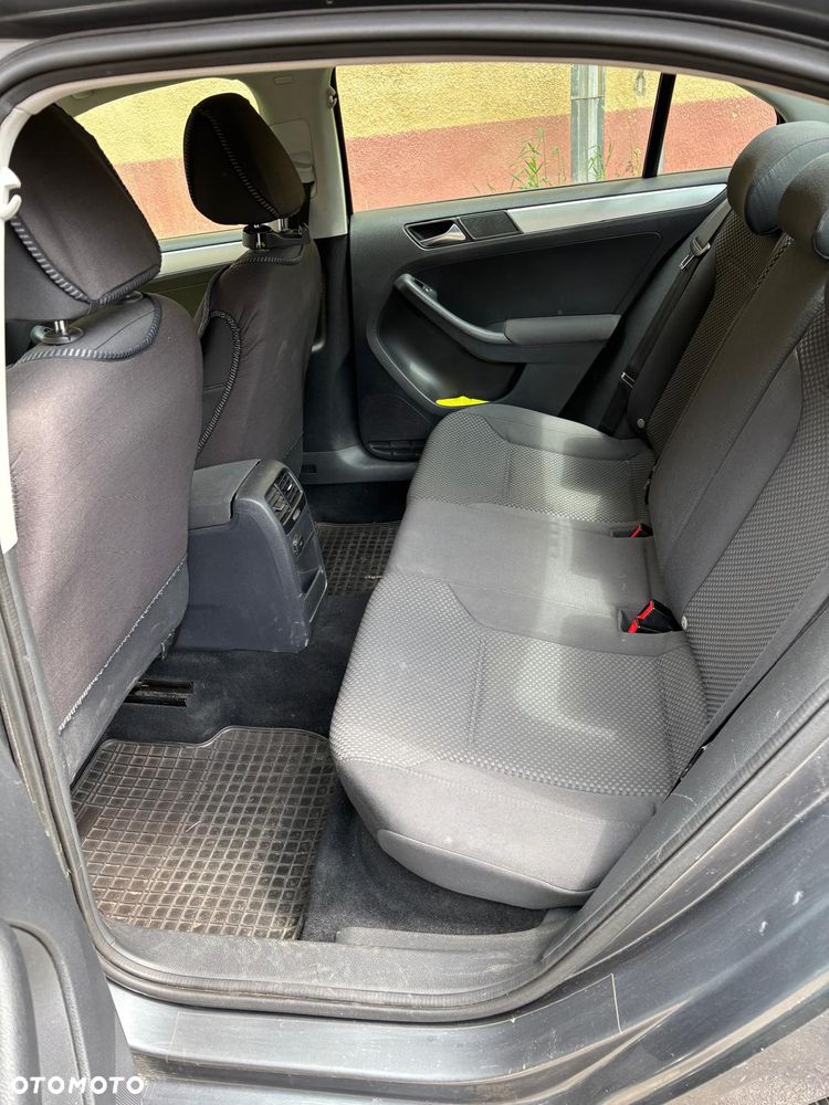 Volkswagen Jetta - 9