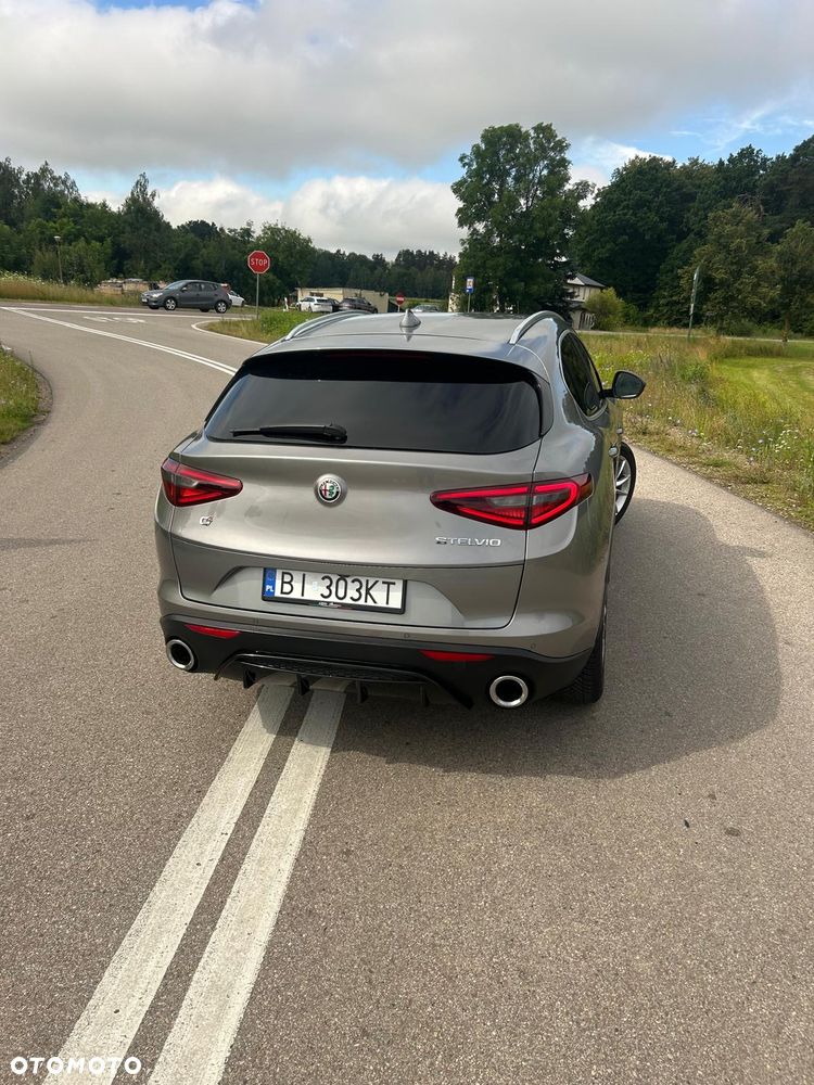 Alfa Romeo Stelvio - 4