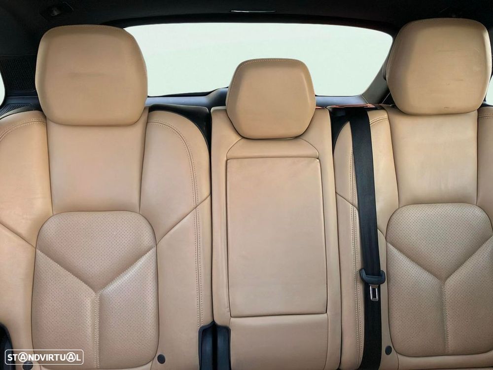 Porsche Cayenne S E-Hybrid - 18