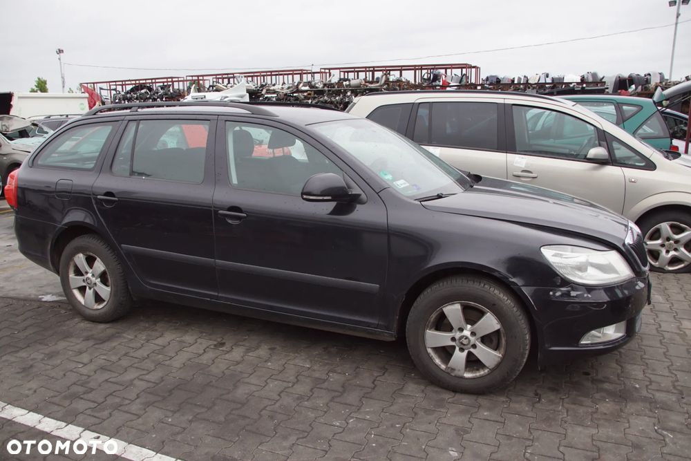 Auto na części - Skoda Octavia II Lift 1.6 TDI 105 KM CAYC LHW LF9R 2012R Silnik Skrzynia Drzwi Maska Błotnik Klapa Zderzak Lampa Lusterko Klamka Szyba Deska Kokpit Sterownik Moduł Czujnik Licznik Wyświetlacz Panel Kierownica - 2