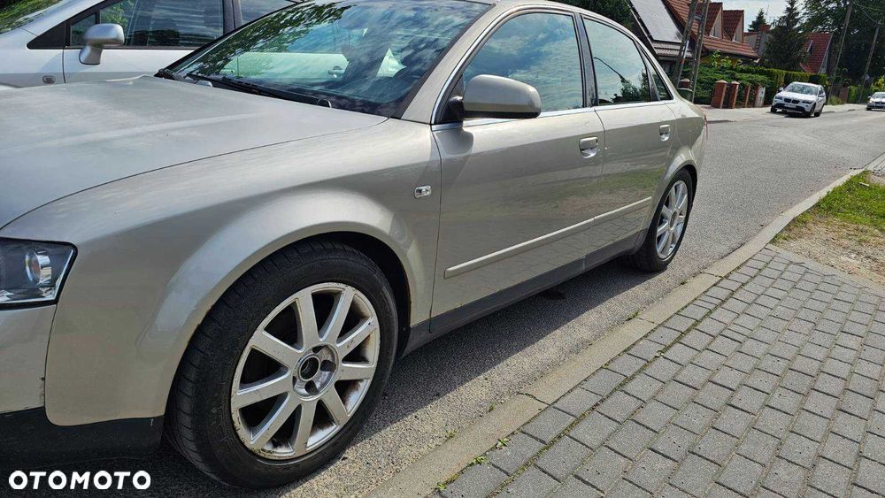 Audi A4 Limousine - 4