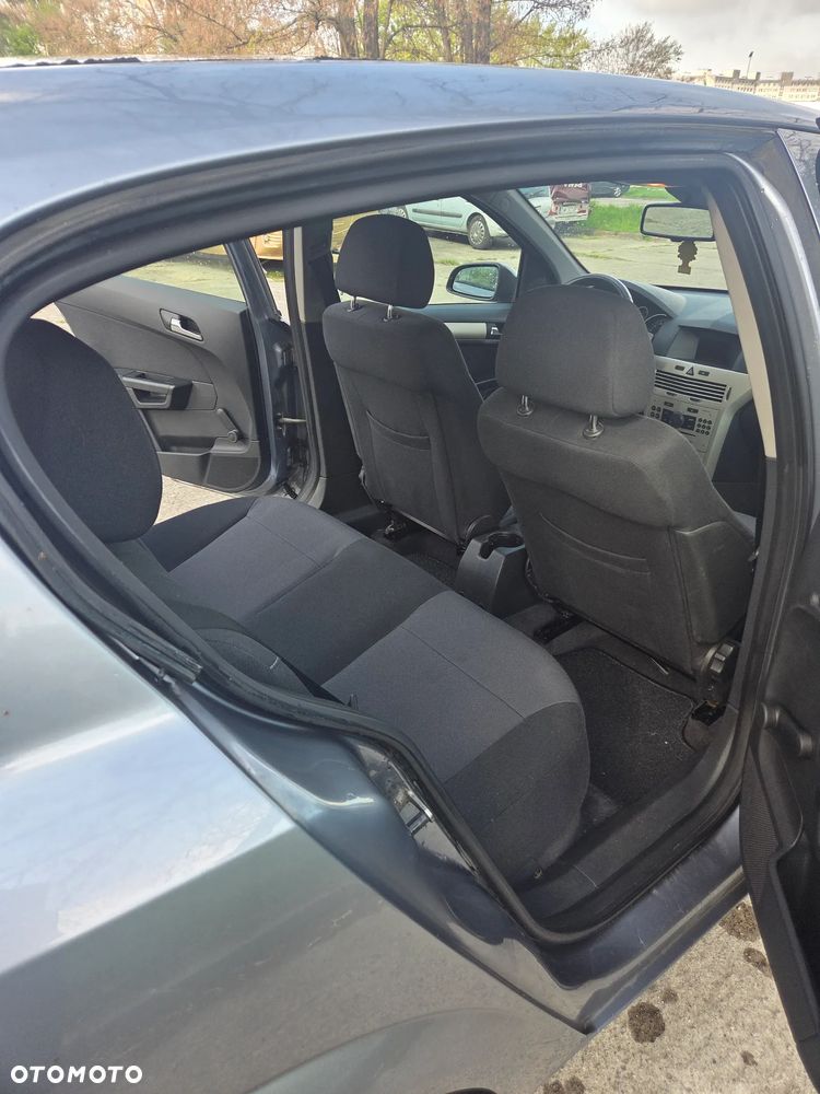 Opel Astra 1.6 Enjoy - 12