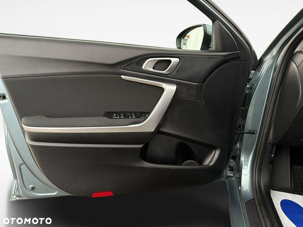 Kia Ceed - 11