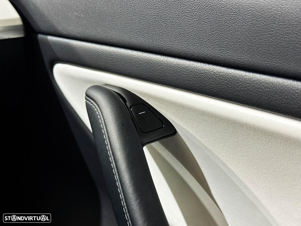 Tesla Model 3 Long-Range Dual Motor AWD - 34