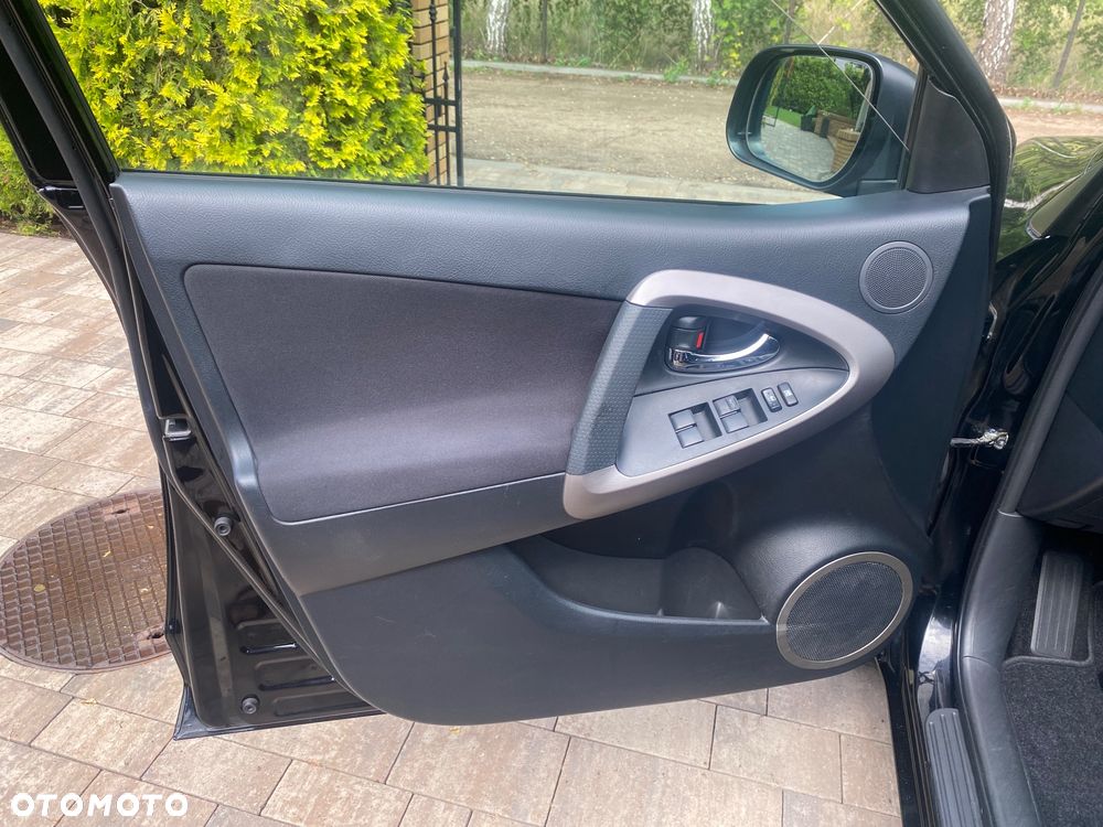 Toyota RAV4 2.0 VVT-i Premium - 17