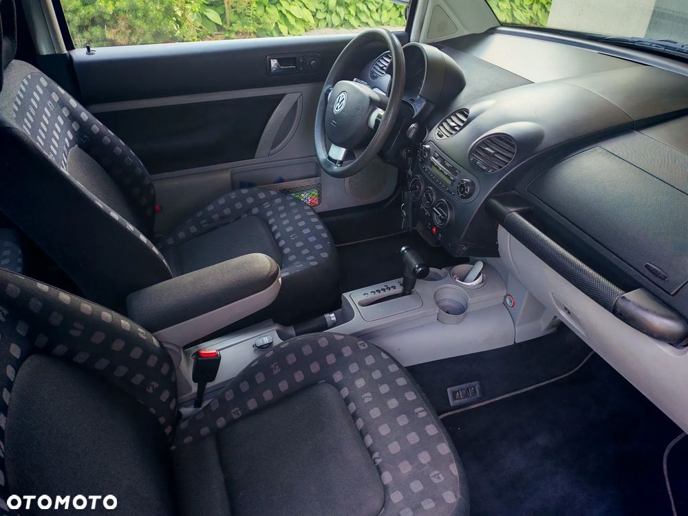 Volkswagen New Beetle - 9