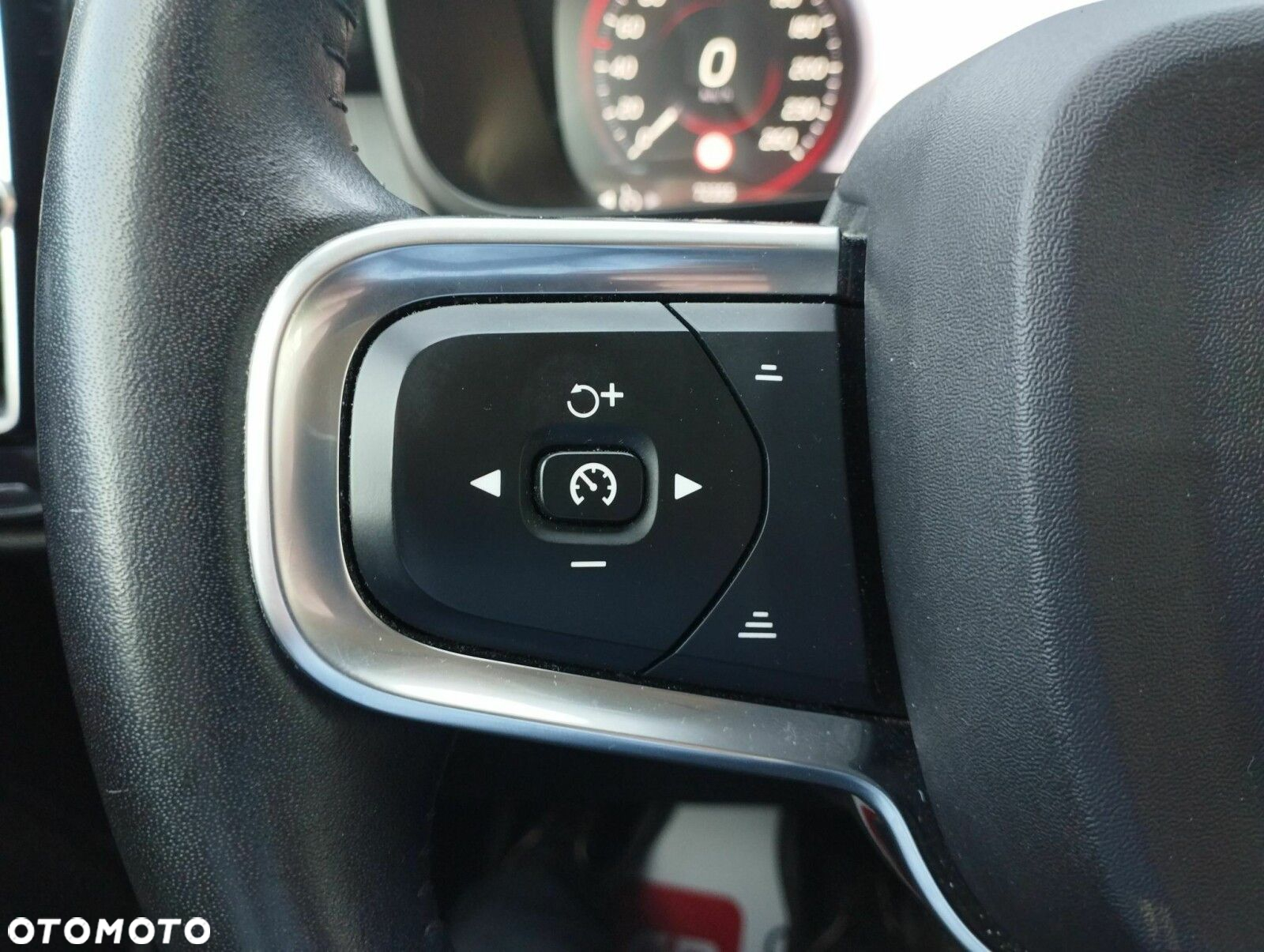 Volvo XC 40 T3 Momentum Pro - 34