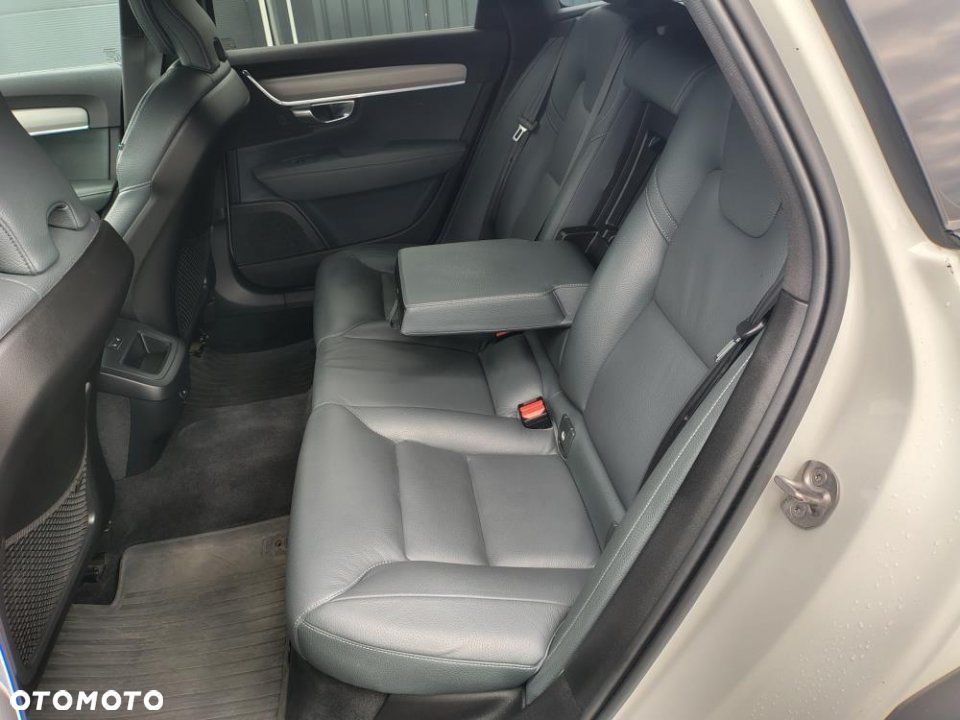 Volvo V90 Cross Country - 11