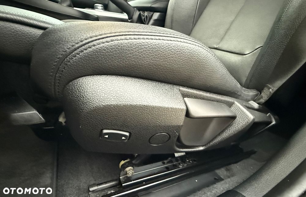 BMW Seria 1 120d xDrive - 25