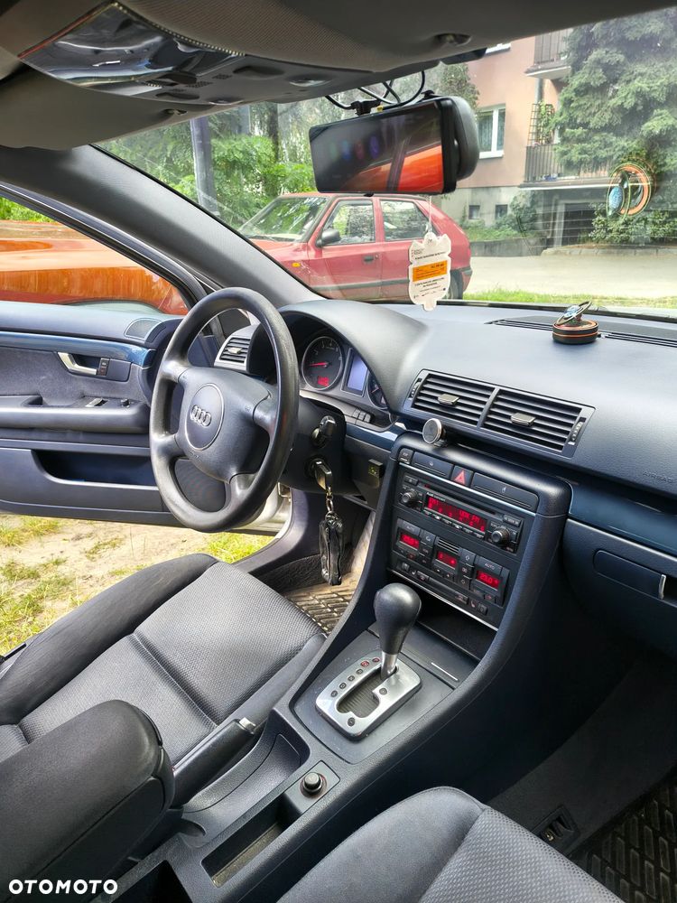 Audi A4 Limousine - 8