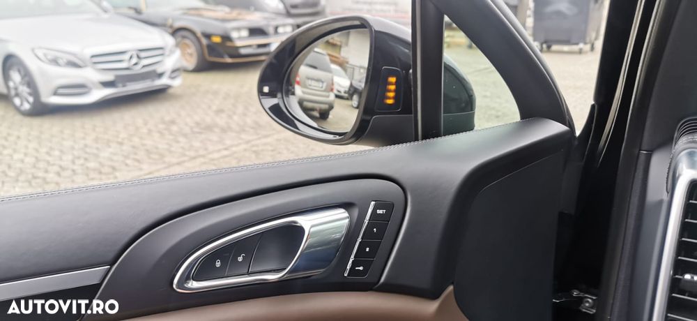 Porsche Cayenne - 17
