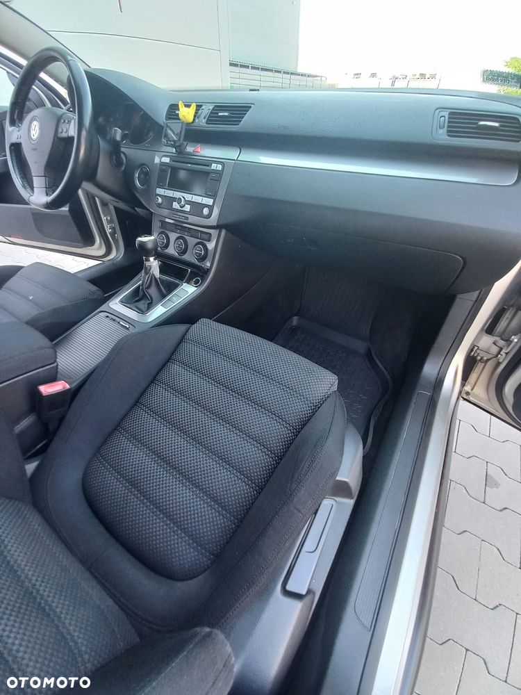 Volkswagen Passat 1.9 TDI DPF BlueMotion - 35