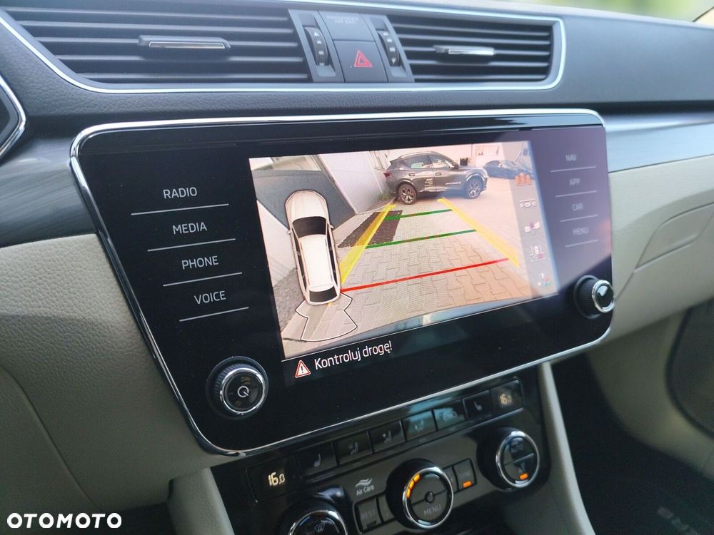 Skoda Superb 2.0 TDI SCR Style DSG - 32