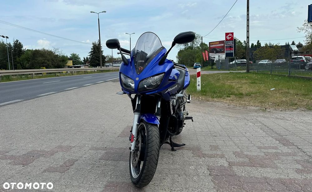 Yamaha FZS - 6