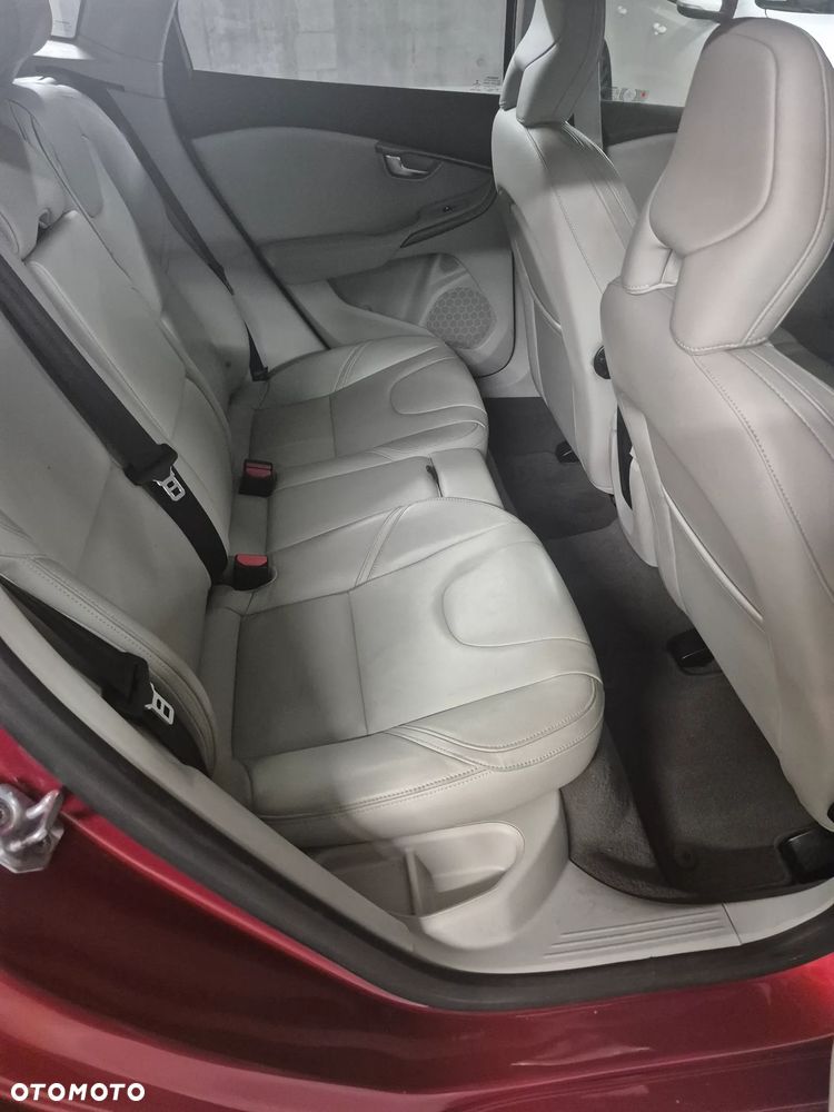 Volvo V40 D3 Summum - 24