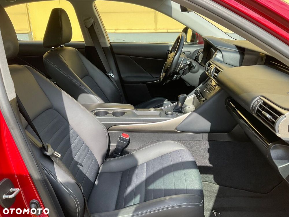 Lexus IS 200t Elegance - 11