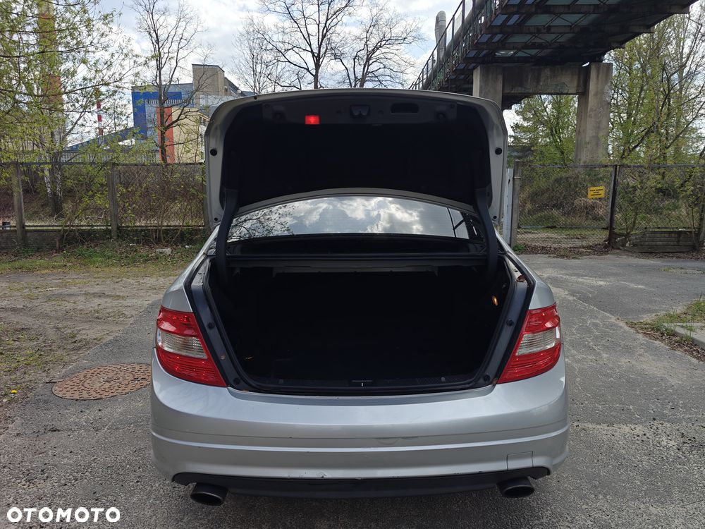 Mercedes-Benz Klasa C 300 Avantgarde 4-Matic - 21